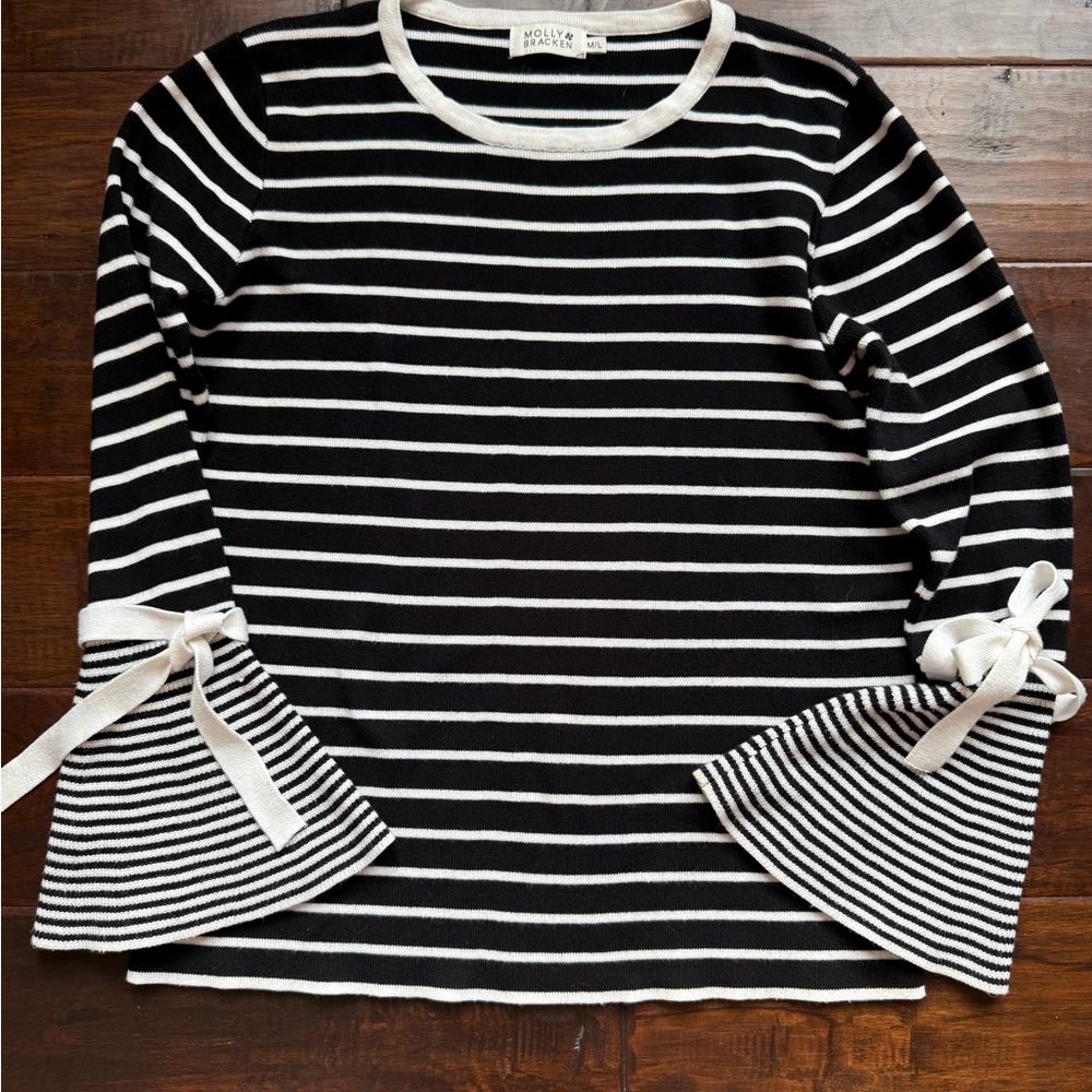 Molly Bracken Lightweight sweater with Bell Sleeves